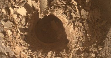 تكنولوجيا: مركبة ناسا الفضائية تشارك صورة مقربة رائعة لطين المريخ