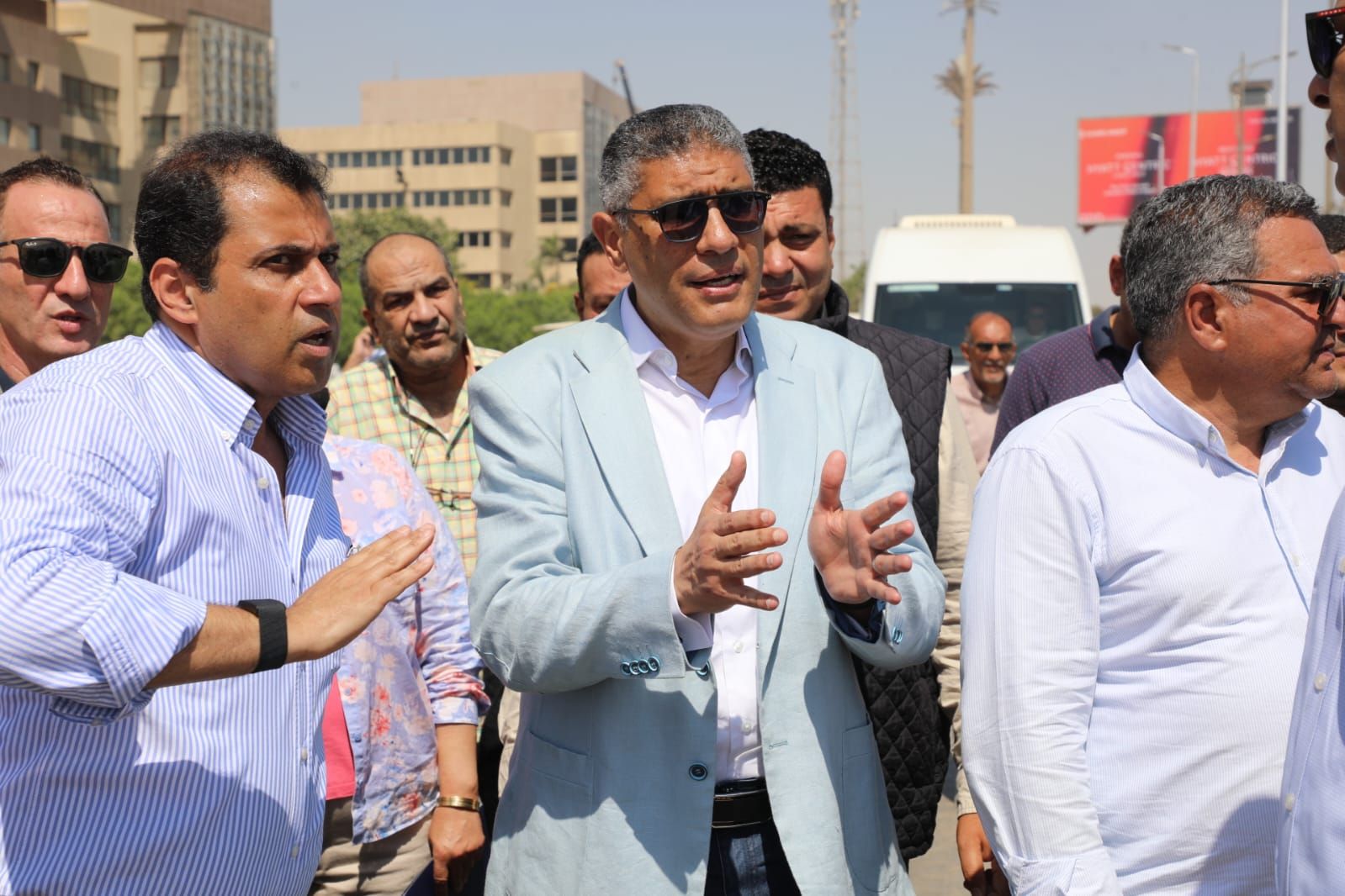 محافظ الجيزة يتفقد مشروعات تطوير الطرق المؤدية إلى المتحف المصرى الكبير.. صور