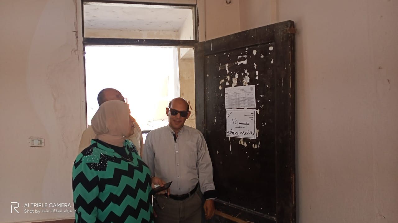 وكيل مديرية التعليم بالجيزة تتابع جاهزية لجان امتحانات الثانوية العامة بالصف