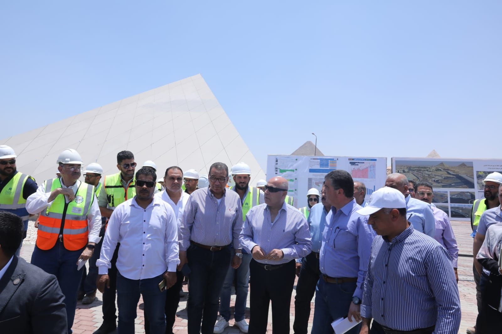 كامل الوزير يتفقد جاهزية الأتوبيس الترددى والمترو لافتتاح المتحف المصرى الكبير