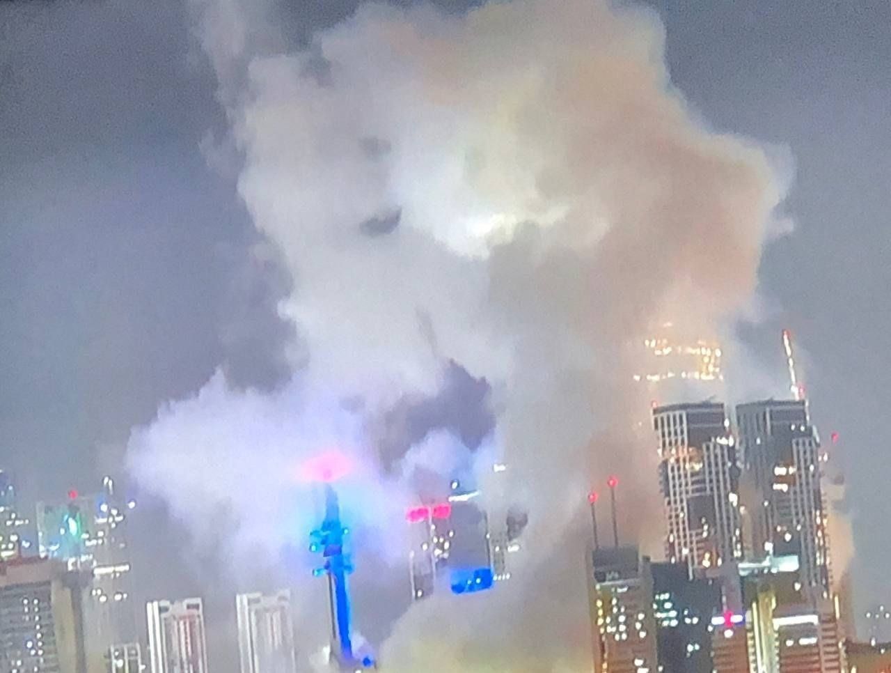 شاهد.. لحظة سقوط أحد الصواريخ فى تل أبيب وفشل القبة الحديدية في إسقاطه.. فيديو وصور