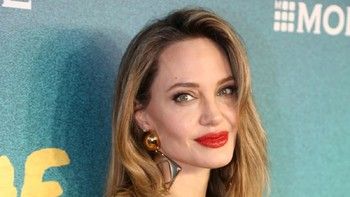 أنجلينا جولي تواجه الشيخوخة بهذه الطرق