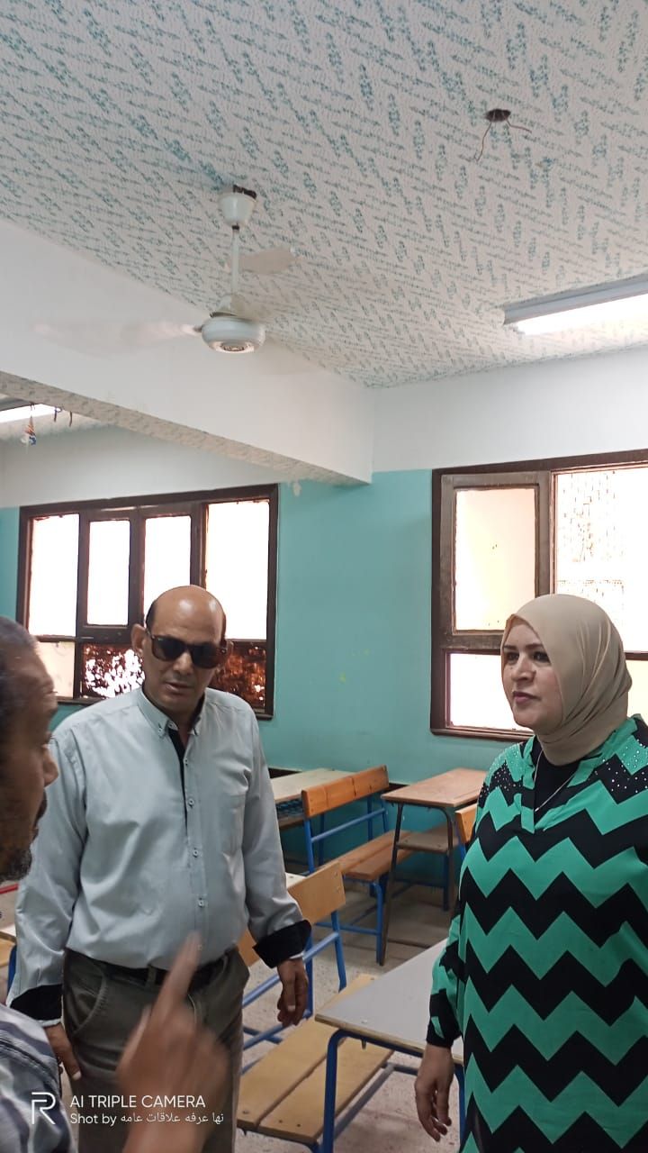 وكيل مديرية التعليم بالجيزة تتابع جاهزية لجان امتحانات الثانوية العامة بالصف