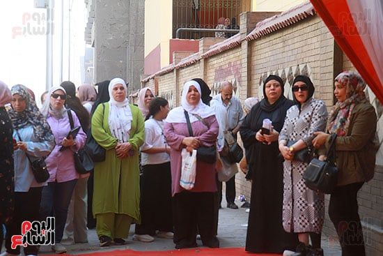 توافد طلاب الثانوية العامة على لجان الامتحانات فى الجيزة.. صور