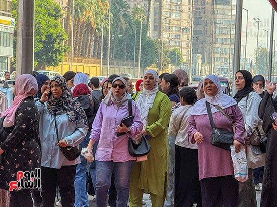 طلاب الثانوية العامة يبدأون امتحان الدين وتشديد على منع الغش.. صور