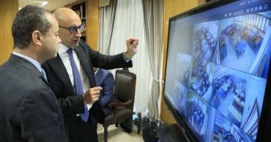 وزير التعليم يتابع لجان امتحانات الثانوية العامة بكاميرات المراقبة