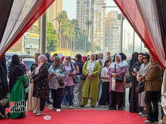 طلاب الثانوية العامة يبدأون امتحان الدين وتشديد على منع الغش.. صور