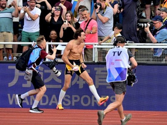 دوبلانتيس يسجّل رقما قياسيا جديدا في القفز بالزانة بـ 6.28م 