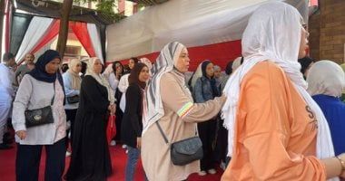 توافد طلاب الثانوية العامة على لجان الامتحانات فى الجيزة