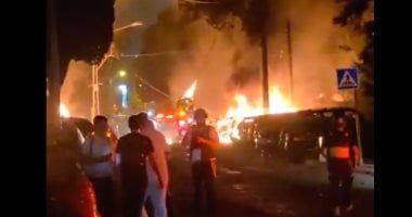 حرائق ضخمة في إسرائيل نتيجة سقوط صواريخ إيرانية.. فيديو