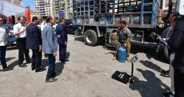 ماشى بميزان فى سيارته.. محافظ الدقهلية يستوقف سيارة أنابيب للتأكد من الوزن