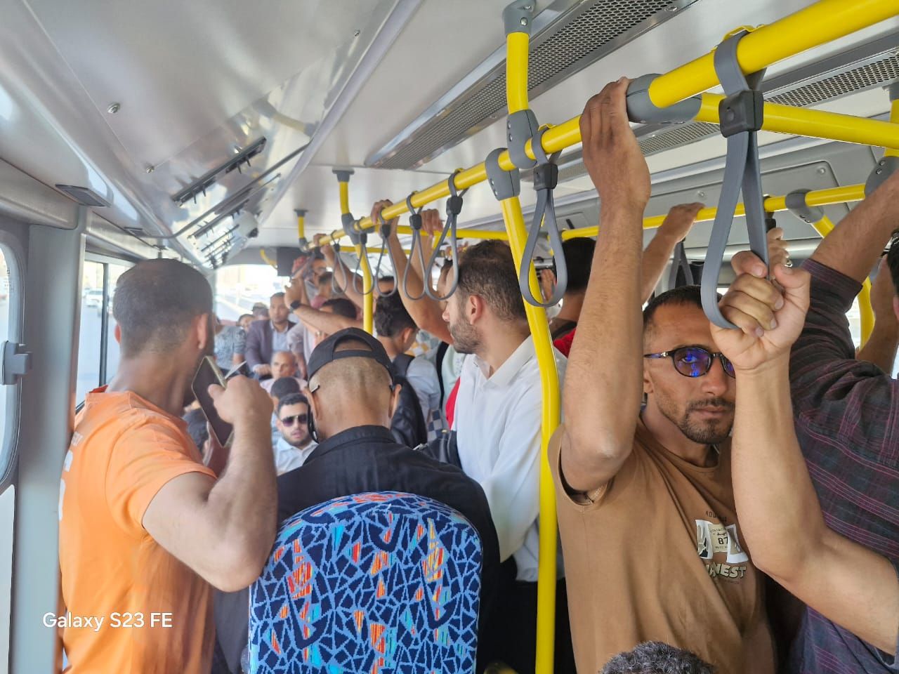 إقبال كبير على الأتوبيس الترددى من نزلة الزراعى حتى أكاديمية الشرطة.. صور