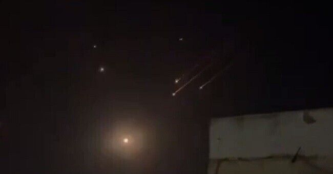 وسائل إعلام إسرائيلية: نحو 30 صاروخا إيرانيا أطلقت نحو إسرائيل في الرشقة الأخيرة