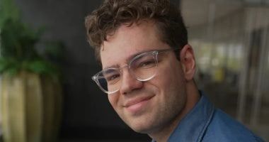 جراحة احتاجت 20 طبيبا.. إعادة زراعة يدين لسويسرى بعد 17 عاما من فقدهما