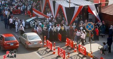 توافد طلاب الثانوية العامة على لجان الامتحانات فى الجيزة.. صور