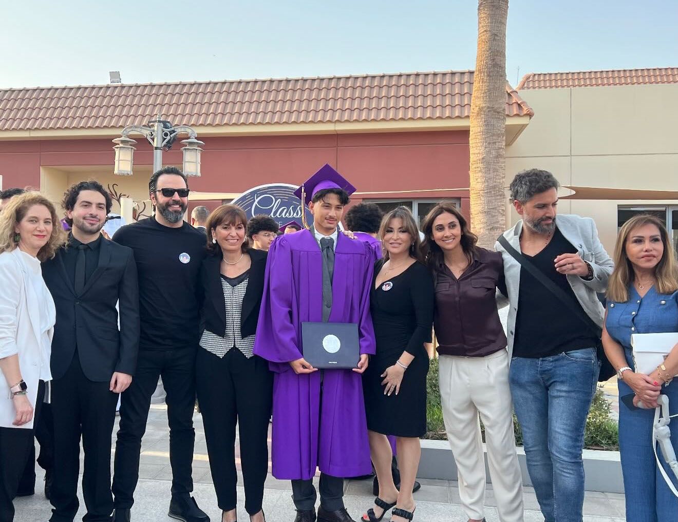 “الفرح يوحّد العائلة” تيم حسن يجتمع بزوجته السّابقة من جديد… والسّبب؟ 