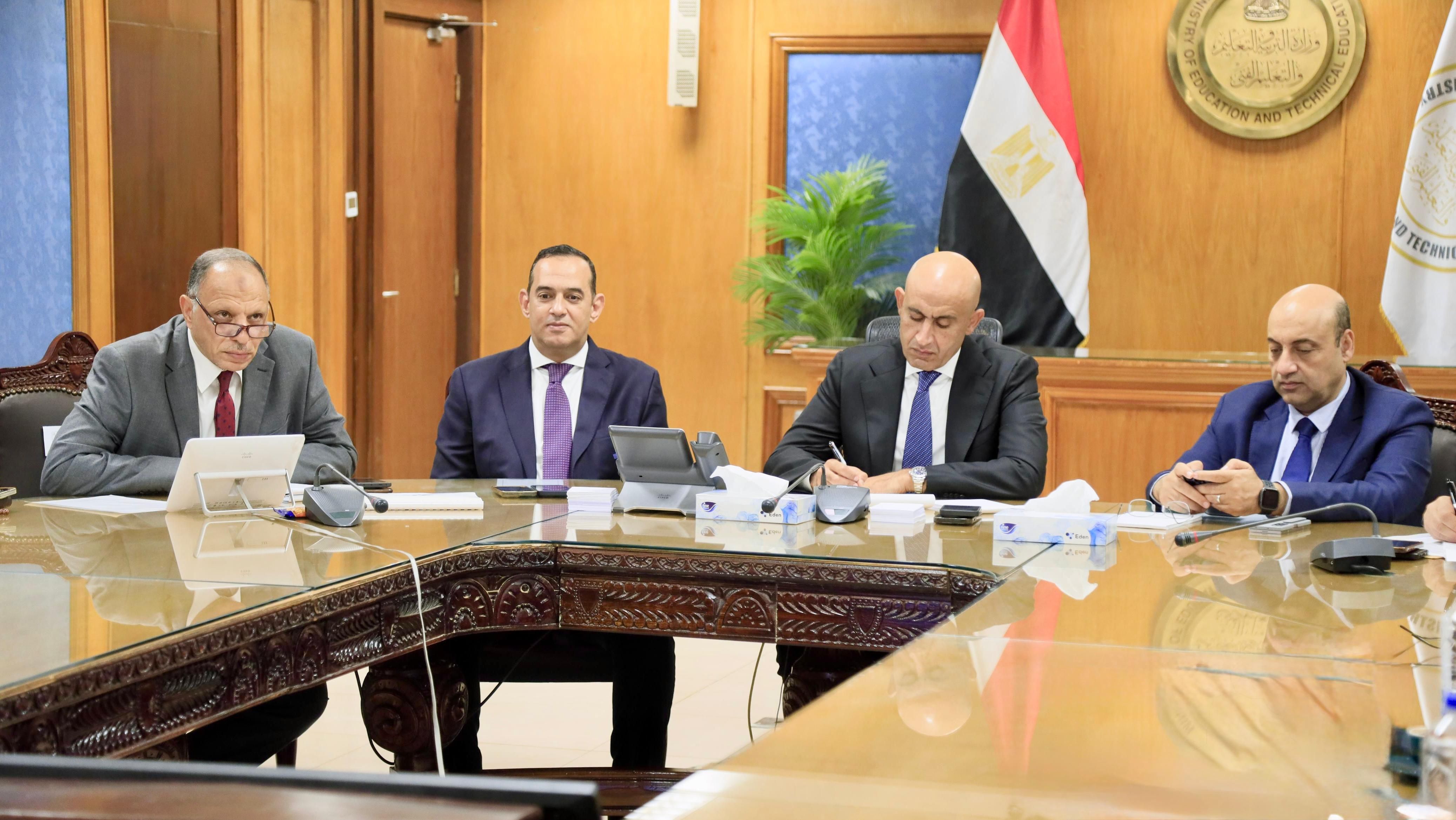 وزير التعليم يوجه ببذل كل الجهود لضبط وانتظام امتحانات الثانوية