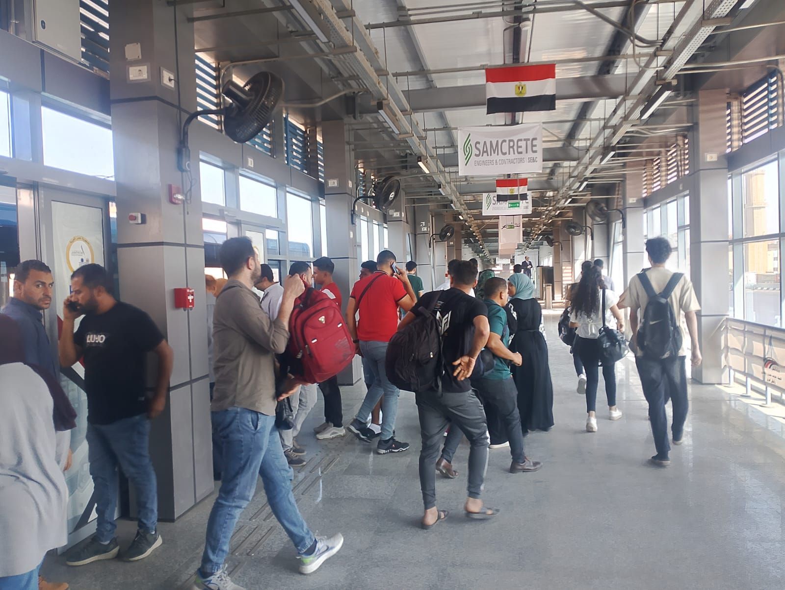 إقبال كبير على الأتوبيس الترددى من نزلة الزراعى حتى أكاديمية الشرطة.. صور