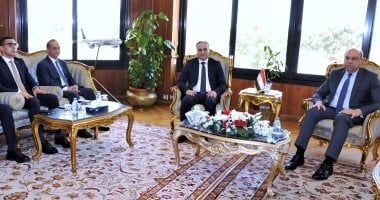 وزير الطيران يبحث مع رئيس حماية المستهلك تطوير منظومة تلقى شكاوى المسافرين