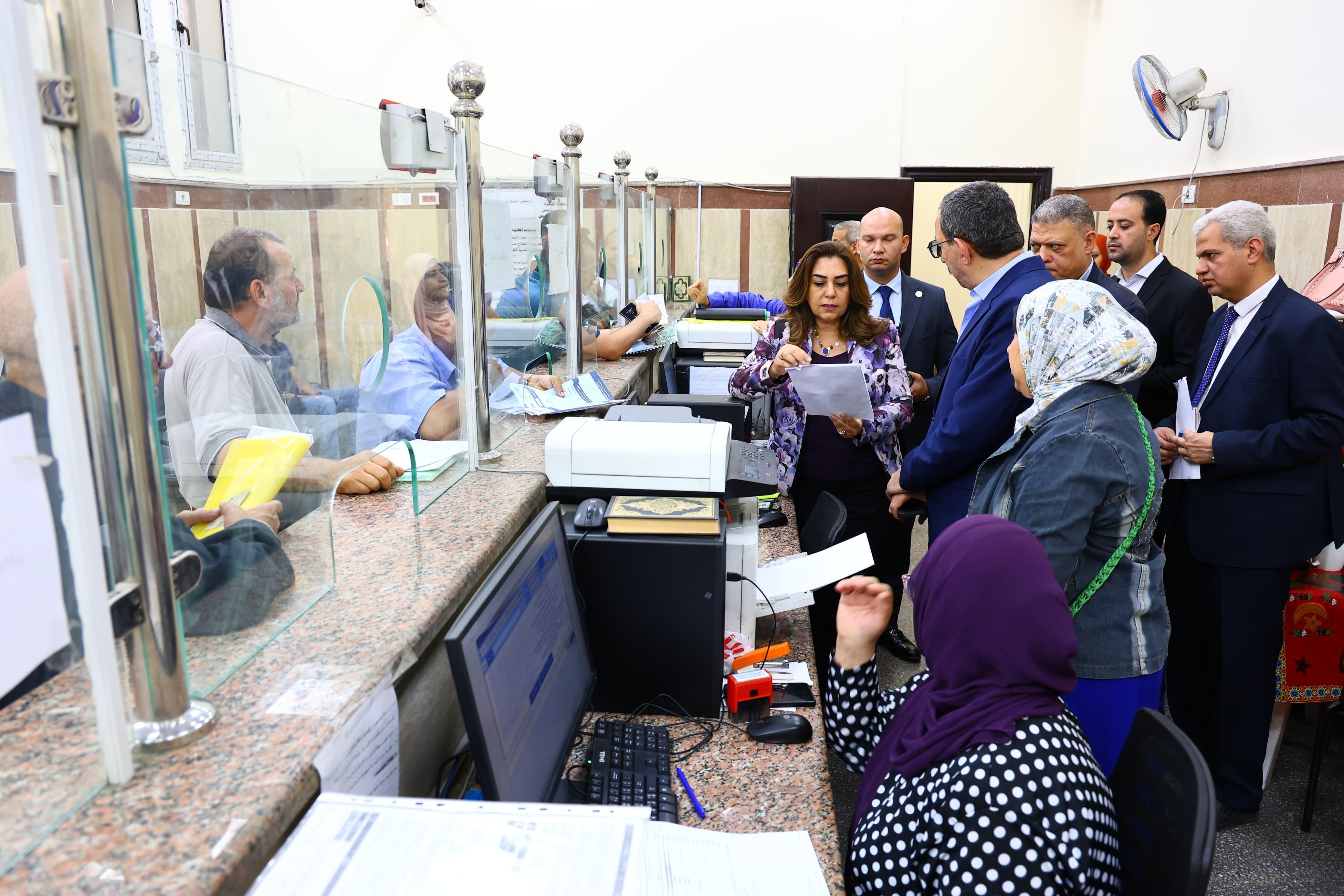 جولة مفاجئة لوزيرة التنمية المحلية بحي عابدين لمتابعة العمل بالمركز التكنولوجي