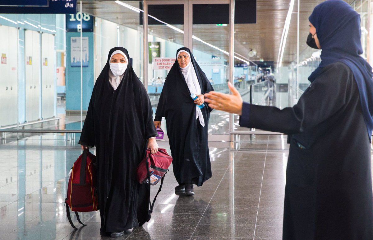 أولى رحلات الحجاج الإيرانيين تغادر إلى مطار عرعر.. صور