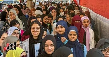 طلاب الثانوية العامة يبدأون امتحان الدين وتشديد على منع الغش.. صور