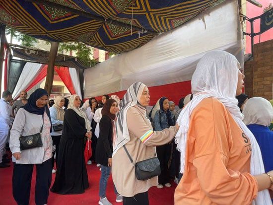 توافد طلاب الثانوية العامة على لجان الامتحانات فى الجيزة