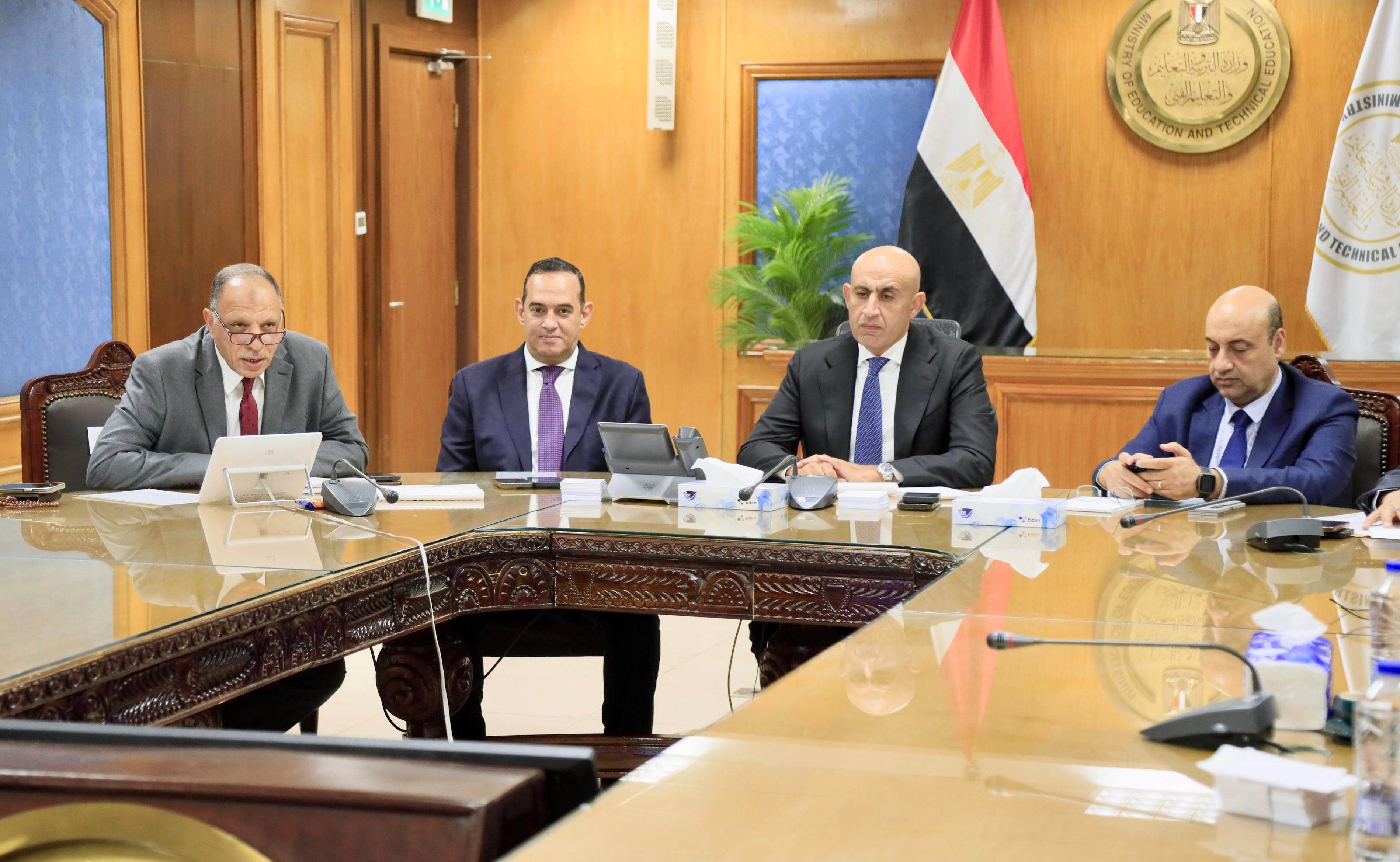 وزير التعليم يوجه ببذل كل الجهود لضبط وانتظام امتحانات الثانوية