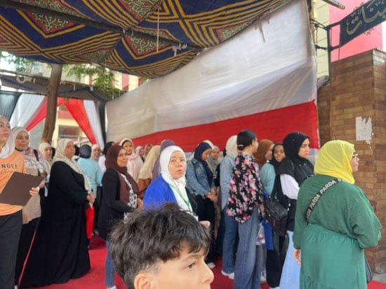 توافد طلاب الثانوية العامة على لجان الامتحانات فى الجيزة.. صور