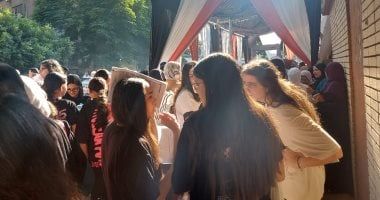 بدء توافد طلاب الثانوية العامة على اللجان لأداء أول الامتحانات