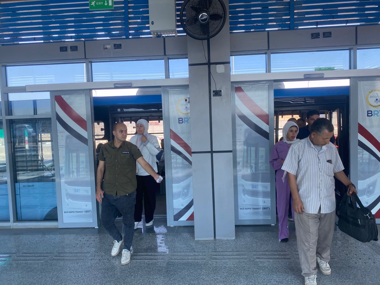 إقبال كبير على الأتوبيس الترددى من نزلة الزراعى حتى أكاديمية الشرطة.. صور