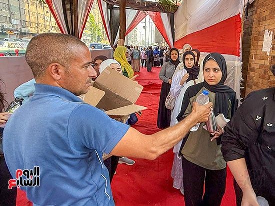 طلاب الثانوية العامة يبدأون امتحان الدين وتشديد على منع الغش.. صور