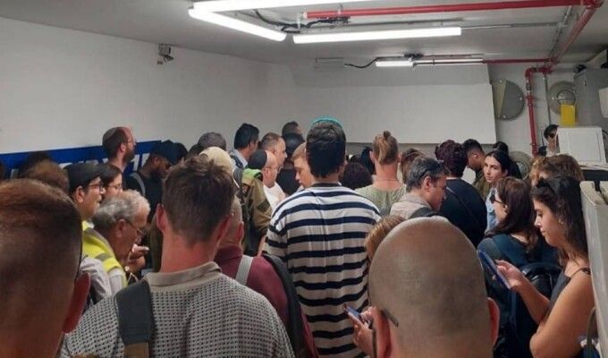 الجيش الإسرائيلي: إصدار تعليمات للسكان شمال البلاد ووسطها بالبقاء قرب المناطق المحمية