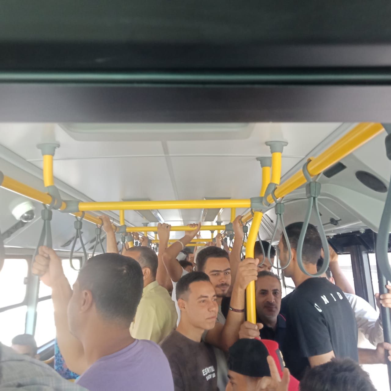 إقبال كبير على الأتوبيس الترددى من نزلة الزراعى حتى أكاديمية الشرطة.. صور
