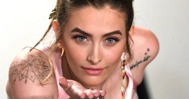 باريس جاكسون تواجه انتقادات بسبب مشاركتها فى حفل يتزامن مع ذكرى وفاة والدها