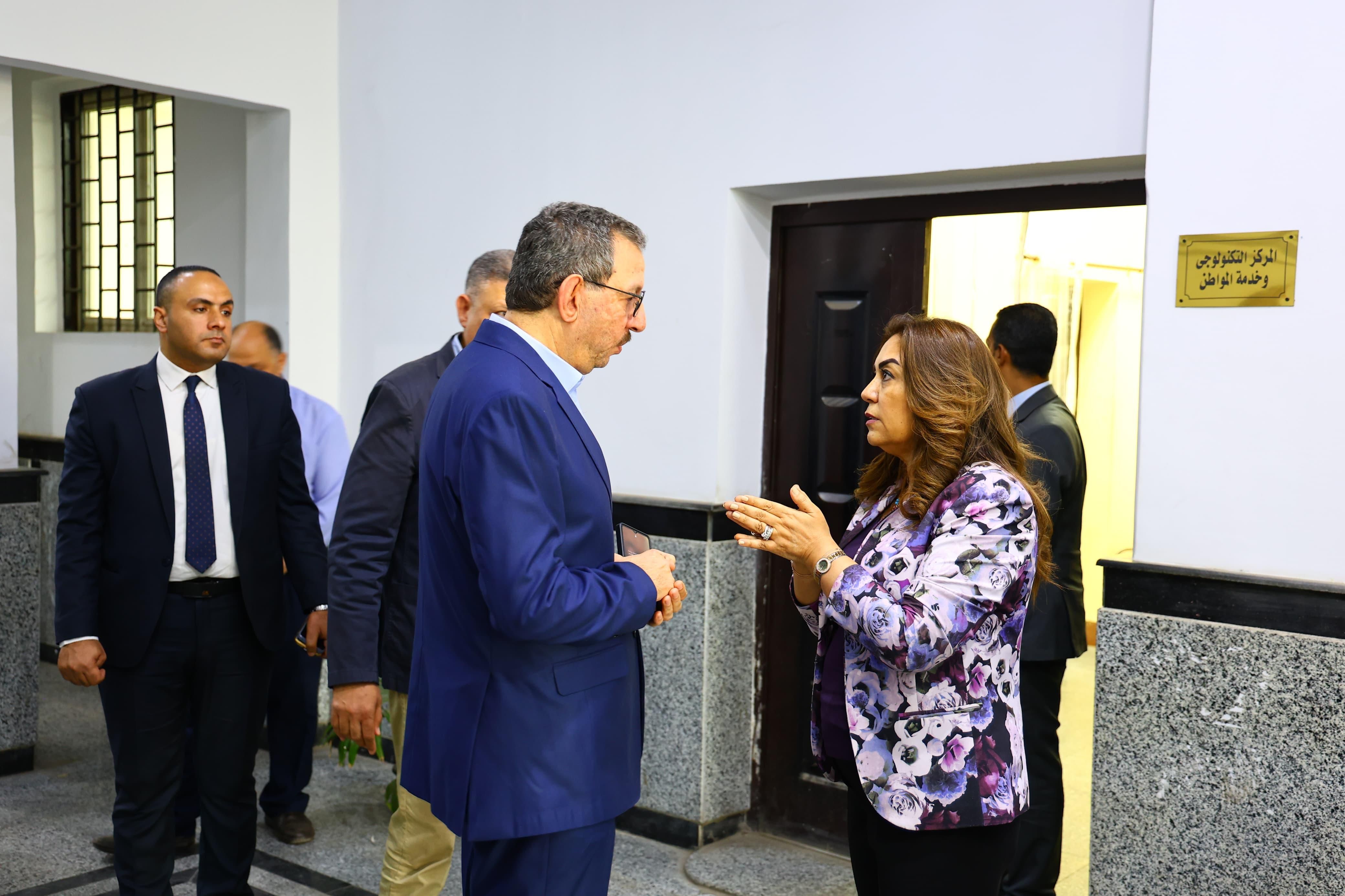جولة مفاجئة لوزيرة التنمية المحلية بحي عابدين لمتابعة العمل بالمركز التكنولوجي