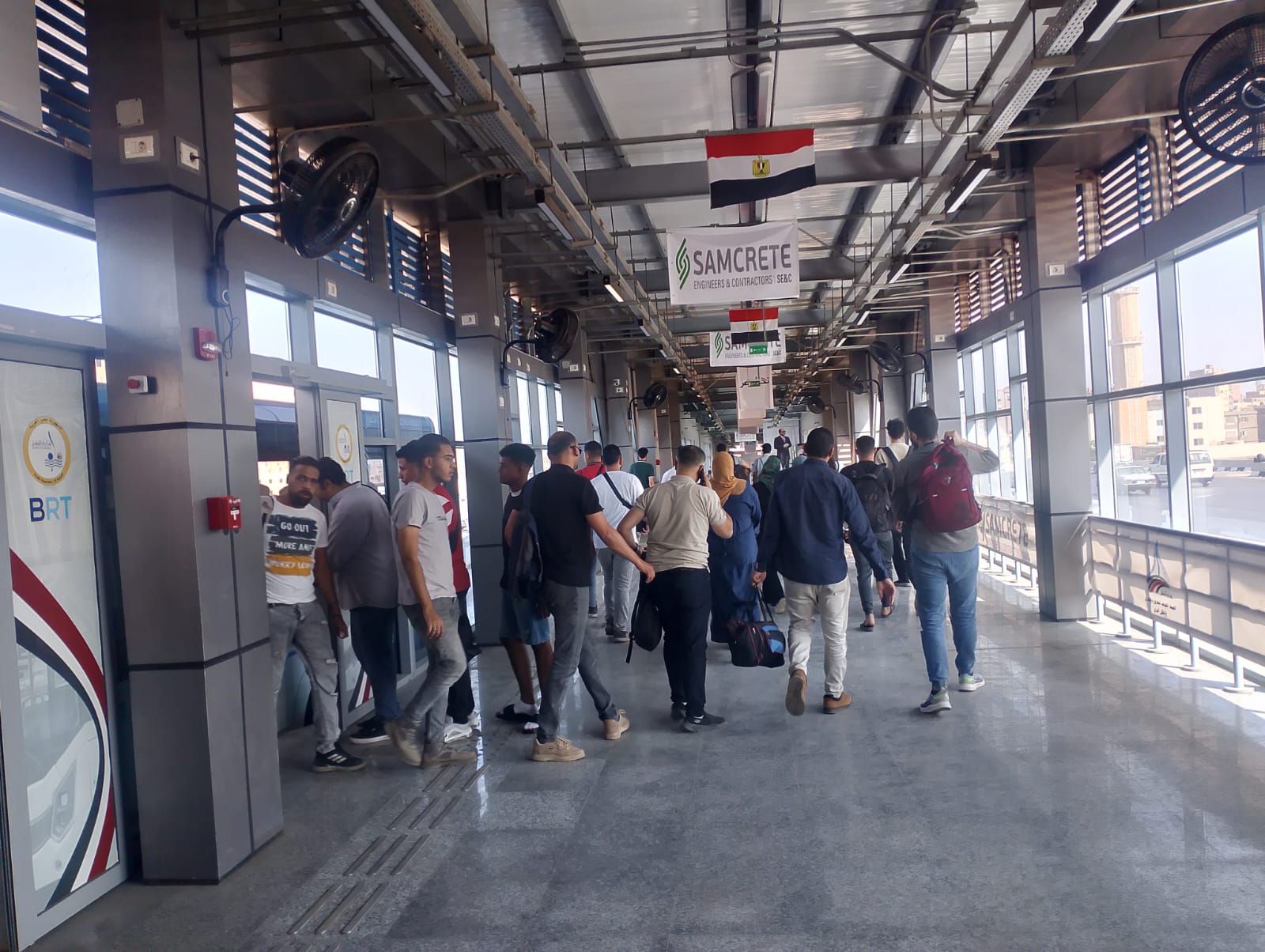 إقبال كبير على الأتوبيس الترددى من نزلة الزراعى حتى أكاديمية الشرطة.. صور