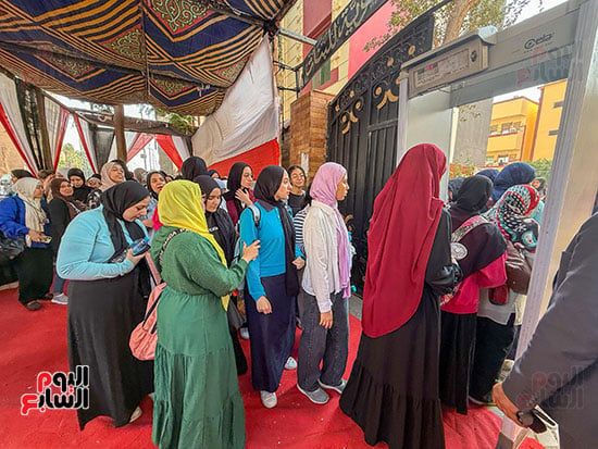 طلاب الثانوية العامة يبدأون امتحان الدين وتشديد على منع الغش.. صور