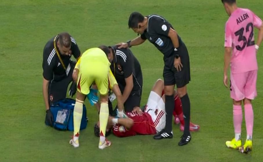 إصابة إمام عاشور وخروجه باكيا.. ونزول زيزو فى مباراة الأهلى وإنتر ميامى "صور"