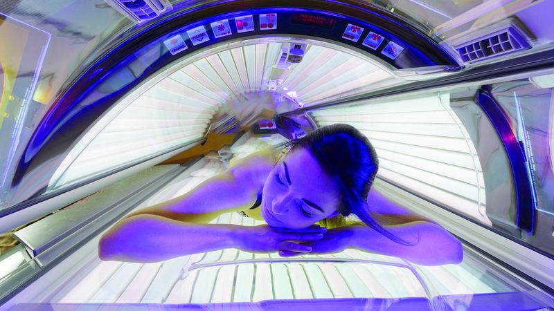 الامارات | «السولاريوم».. تهديد صريح بسرطان الجلد