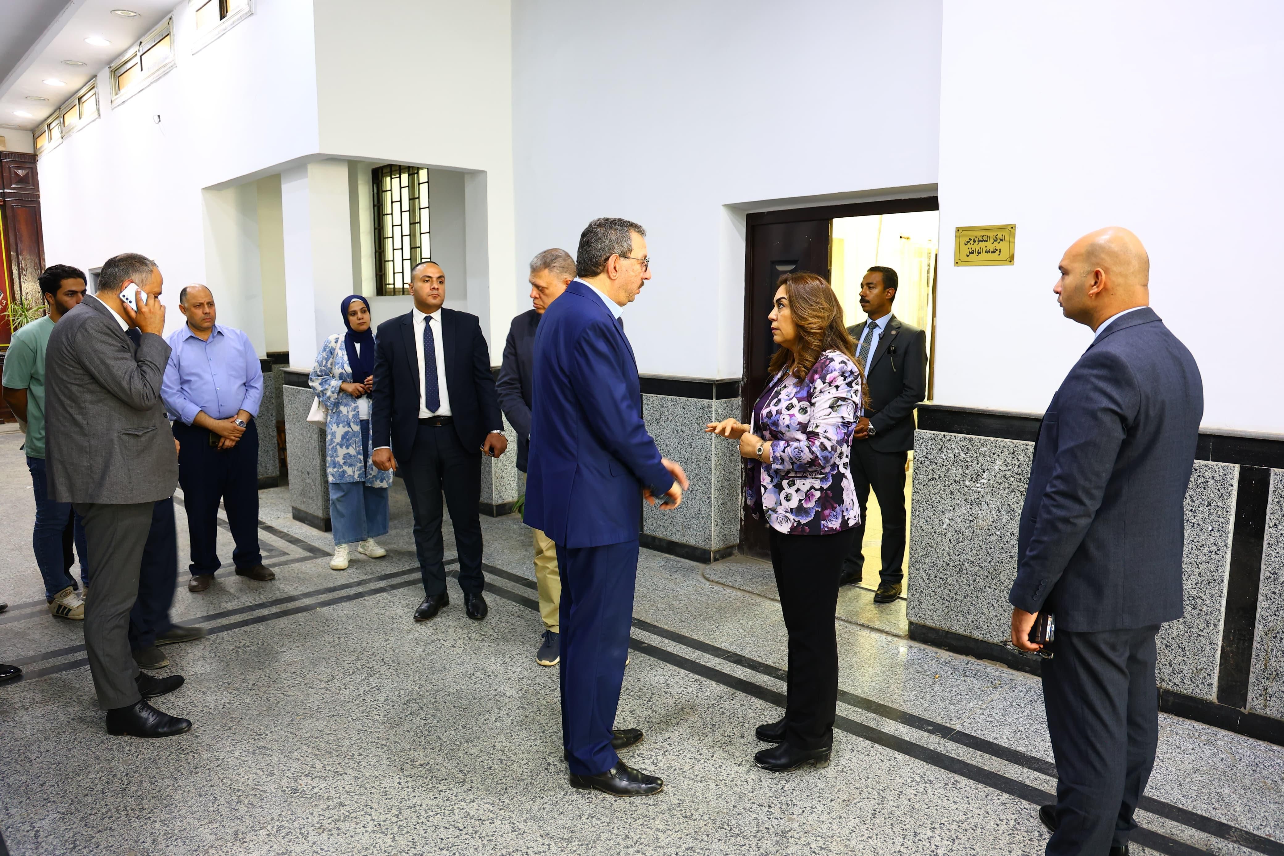جولة مفاجئة لوزيرة التنمية المحلية بحي عابدين لمتابعة العمل بالمركز التكنولوجي