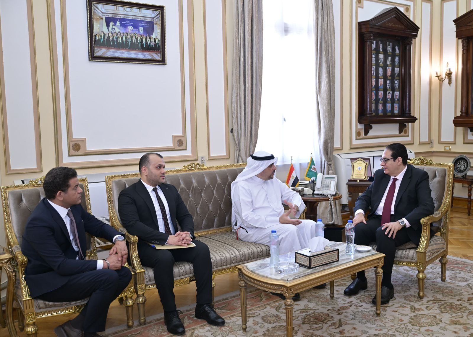 رئيس جامعة القاهرة يستقبل رئيس المكتب الثقافي الكويتي لبحث تعزيز علاقات التعاون
