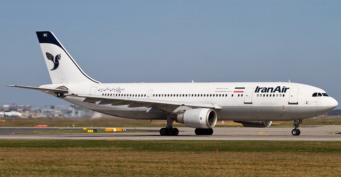 إيران تمدد تعليق الرحلات الجوية