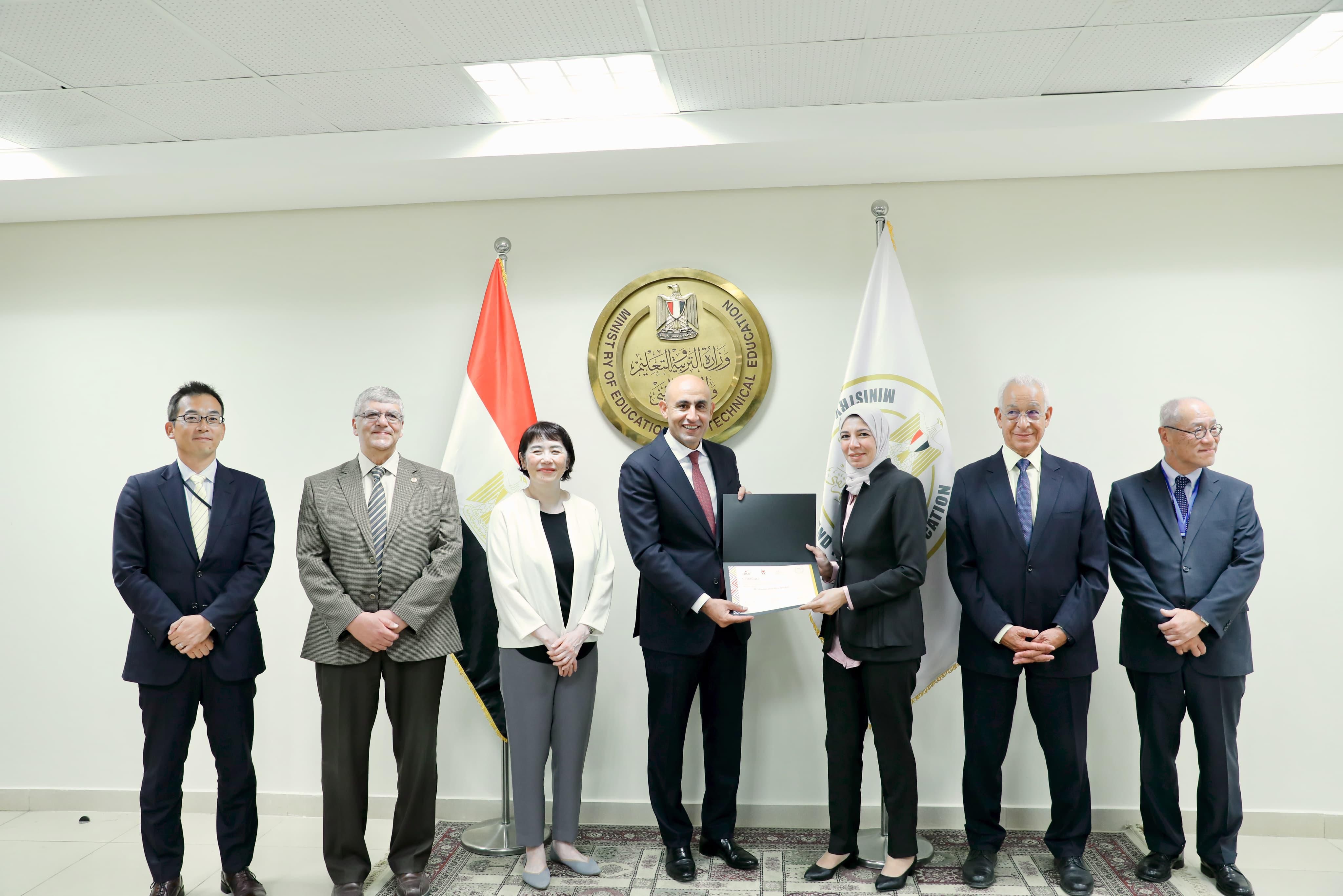 وزير التعليم ونائب "جايكا" يكرمان الدفعة الرابعة من مدربي أنشطة التوكاتسو