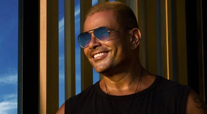 أبناء عمرو دياب يحتفلون بعيد الأب بصور نادرة