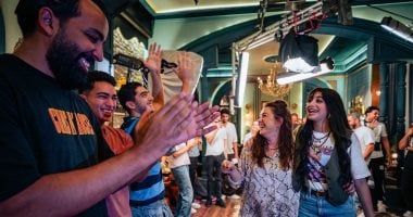 فريق عمل مسلسل "ابن النصابة" يحتفل بعيد ميلاد ياسمينا العبد الـ19.. صور