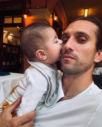 أول ظهور واضح لإبن ملكة جمال تركيا السابقة.. فمن يشبه؟