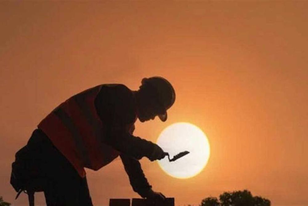 مجلس السلامة والصحة المهنية يوضح تفاصيل حظر العمل تحت أشعة الشمس