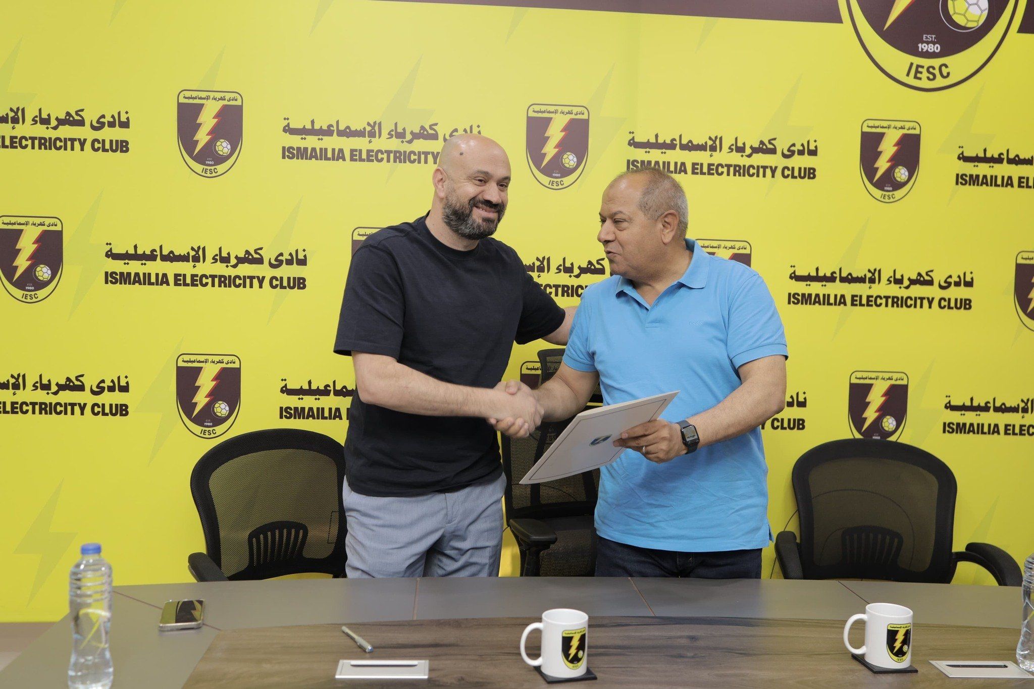 رضا شحاتة مديرا فنيا لكهرباء الإسماعيلية فى الدورى الممتاز.. صور