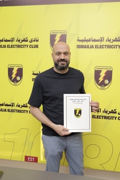 رضا شحاتة مديرا فنيا لكهرباء الإسماعيلية فى الدورى الممتاز.. صور